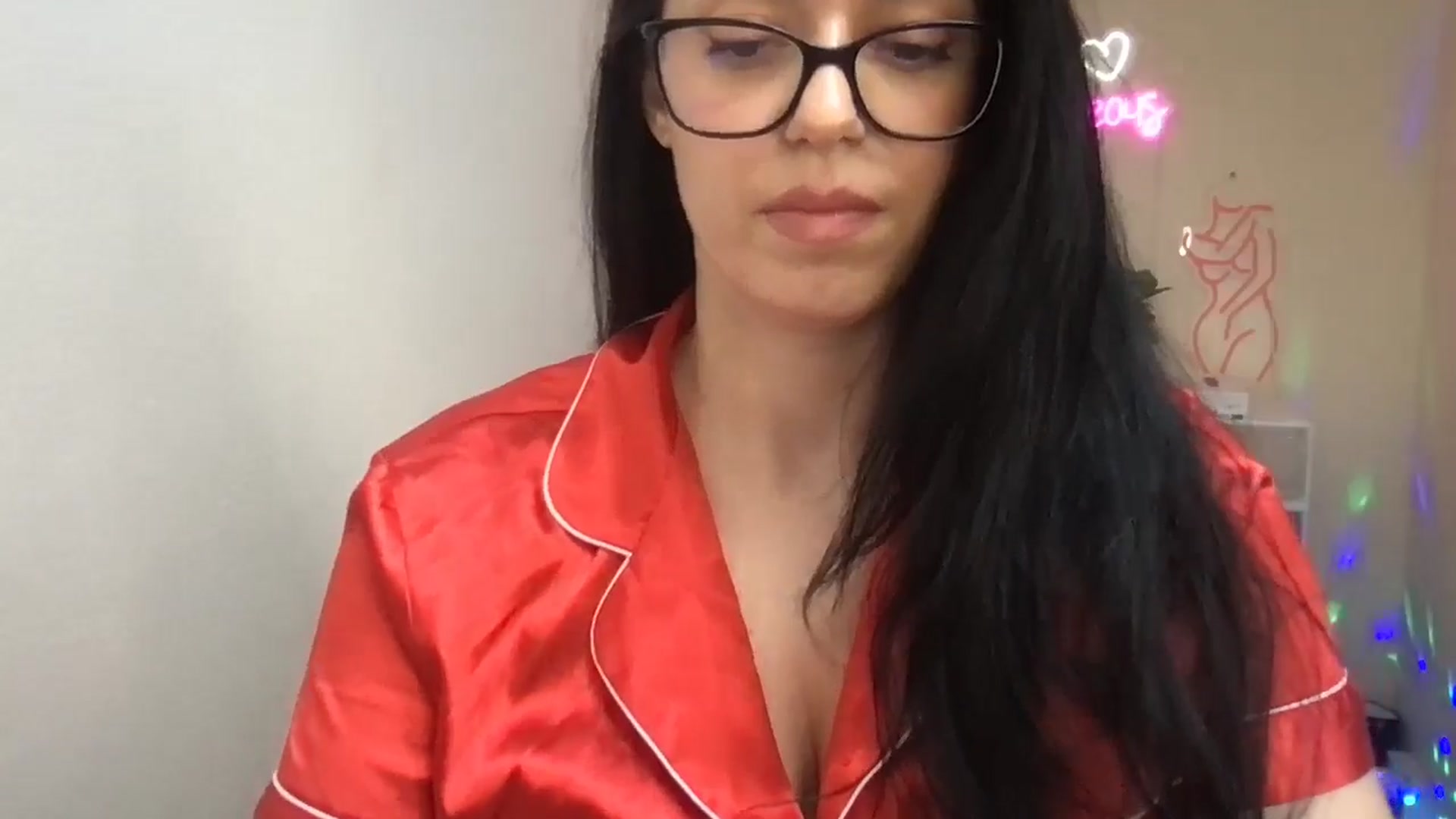 Gallery image thumbnail from xoxEmilyxoxx's myfreecams stream on, 05/07/2025, 17:37 image 16 of 20