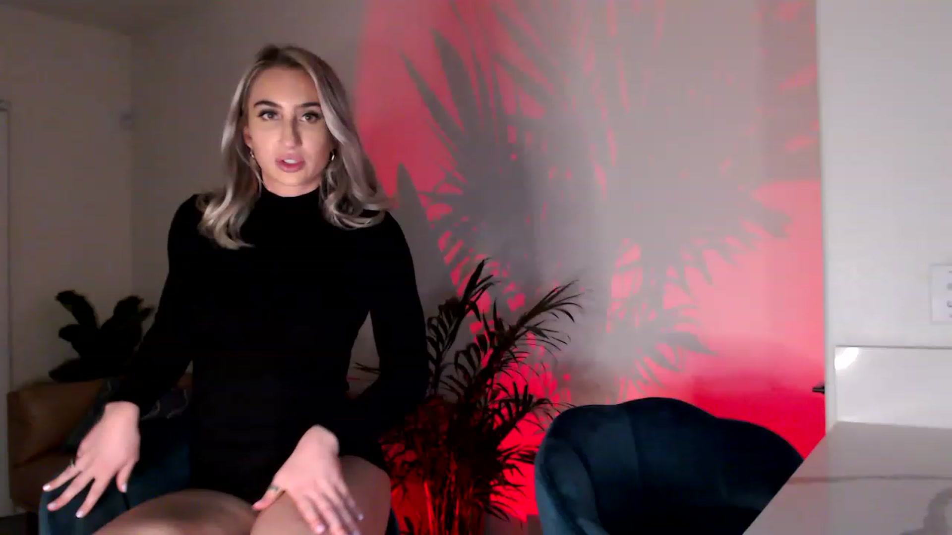 Gallery image thumbnail from xoxMikkixox's myfreecams stream on, 03/11/2023, 09:42 image 8 of 20