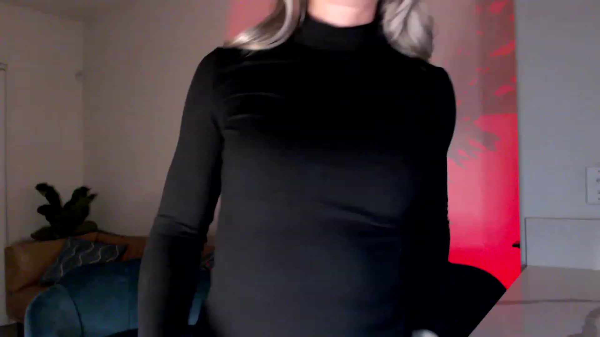 Gallery image thumbnail from xoxMikkixox's myfreecams stream on, 03/11/2023, 09:42 image 4 of 20