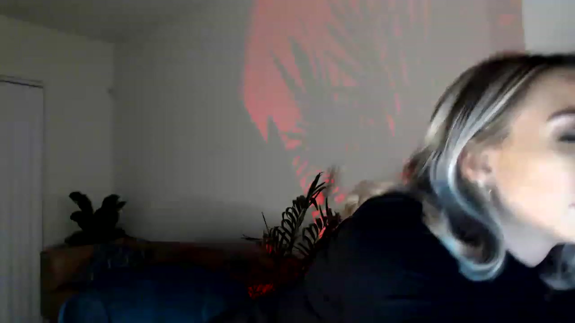 Gallery image thumbnail from xoxMikkixox's myfreecams stream on, 03/11/2023, 09:42 image 11 of 20
