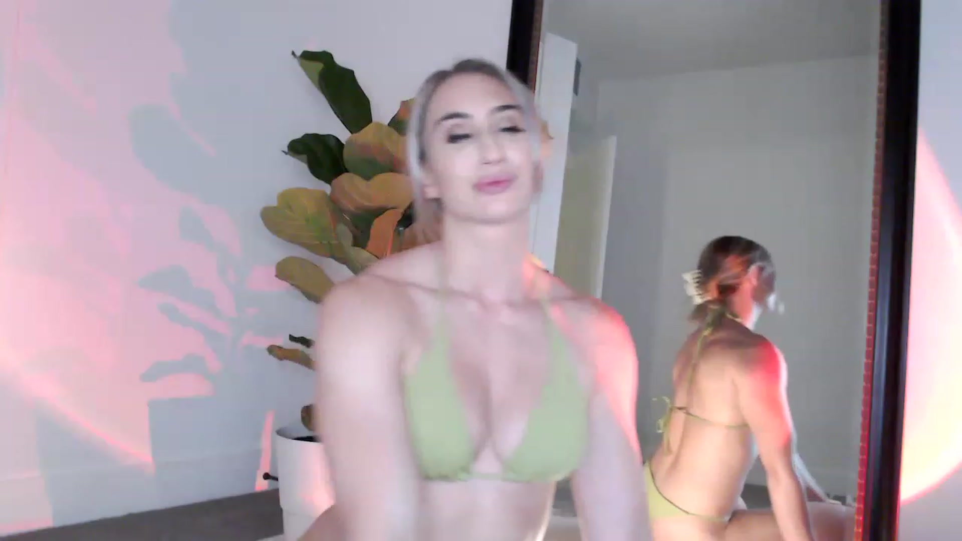 Gallery image thumbnail from xoxMikkixox's myfreecams stream on, 03/15/2023, 04:29 image 12 of 20