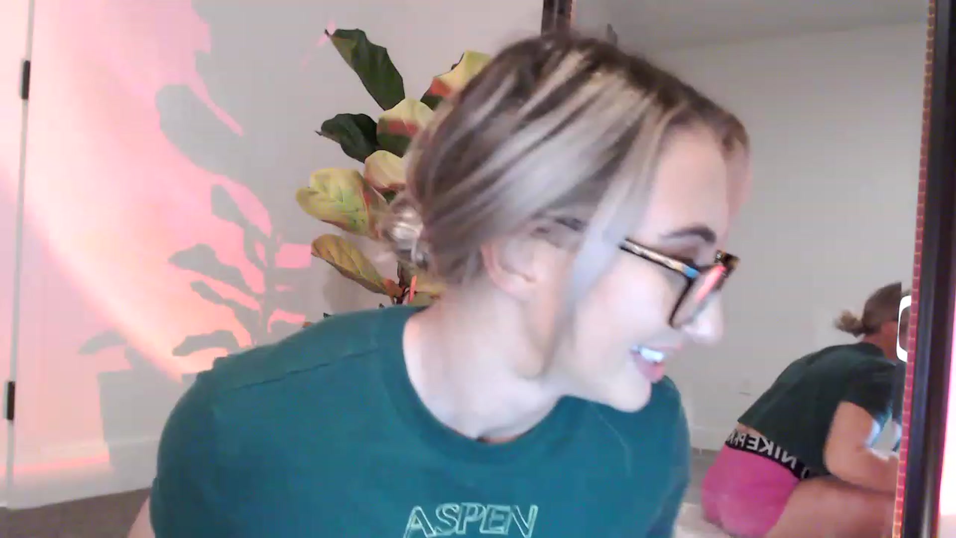 Gallery image thumbnail from xoxMikkixox's myfreecams stream on, 03/16/2023, 03:35 image 16 of 20