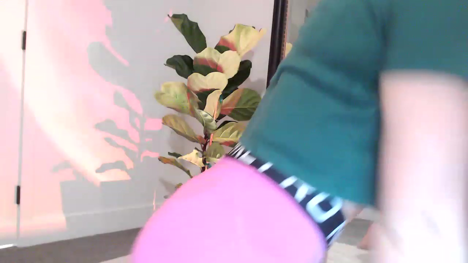 Gallery image thumbnail from xoxMikkixox's myfreecams stream on, 03/16/2023, 03:35 image 17 of 20