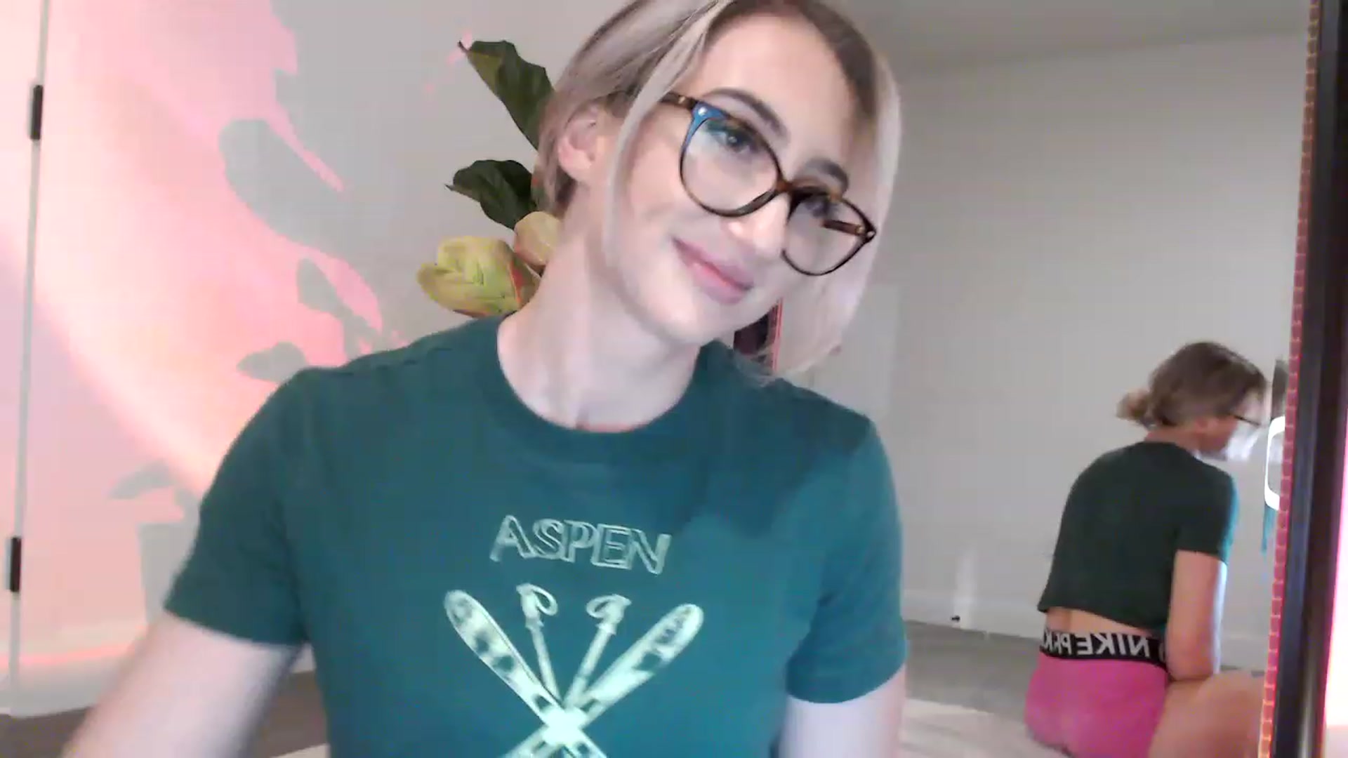 Gallery image thumbnail from xoxMikkixox's myfreecams stream on, 03/16/2023, 03:35 image 2 of 20