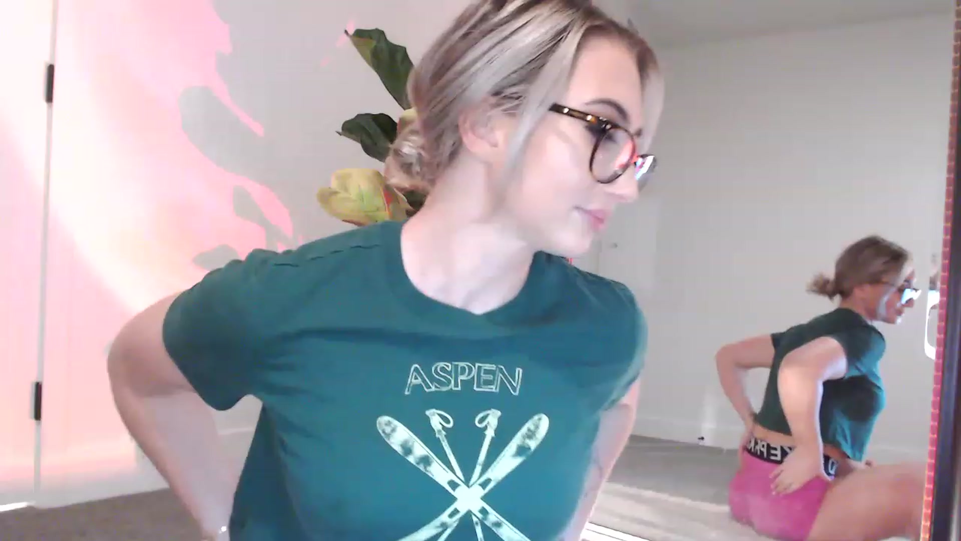 Gallery image thumbnail from xoxMikkixox's myfreecams stream on, 03/16/2023, 03:35 image 20 of 20