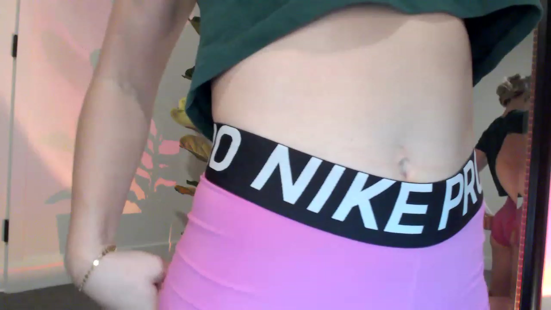 Gallery image thumbnail from xoxMikkixox's myfreecams stream on, 03/16/2023, 03:35 image 4 of 20