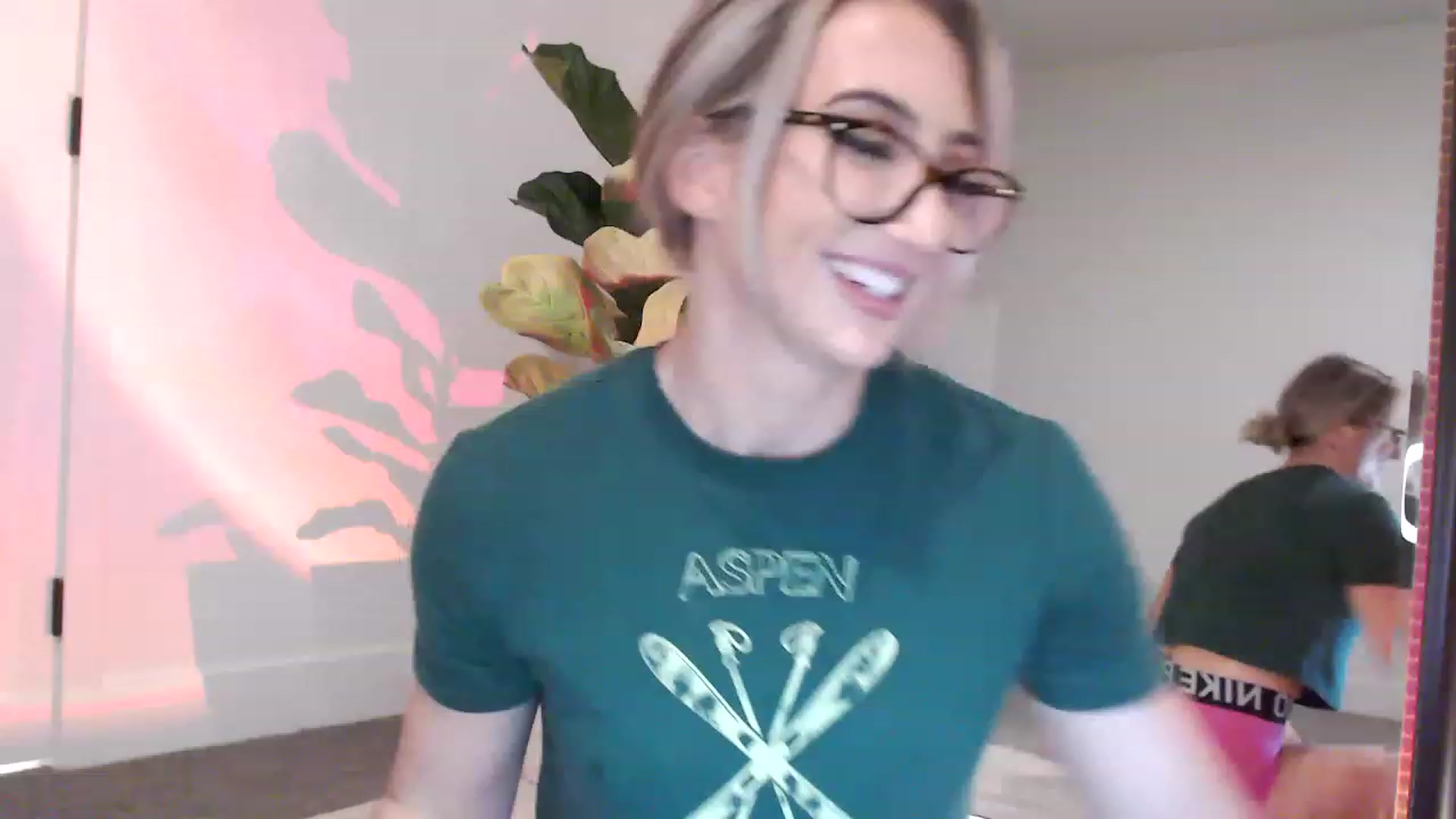 Gallery image thumbnail from xoxMikkixox's myfreecams stream on, 03/16/2023, 03:35 image 18 of 20