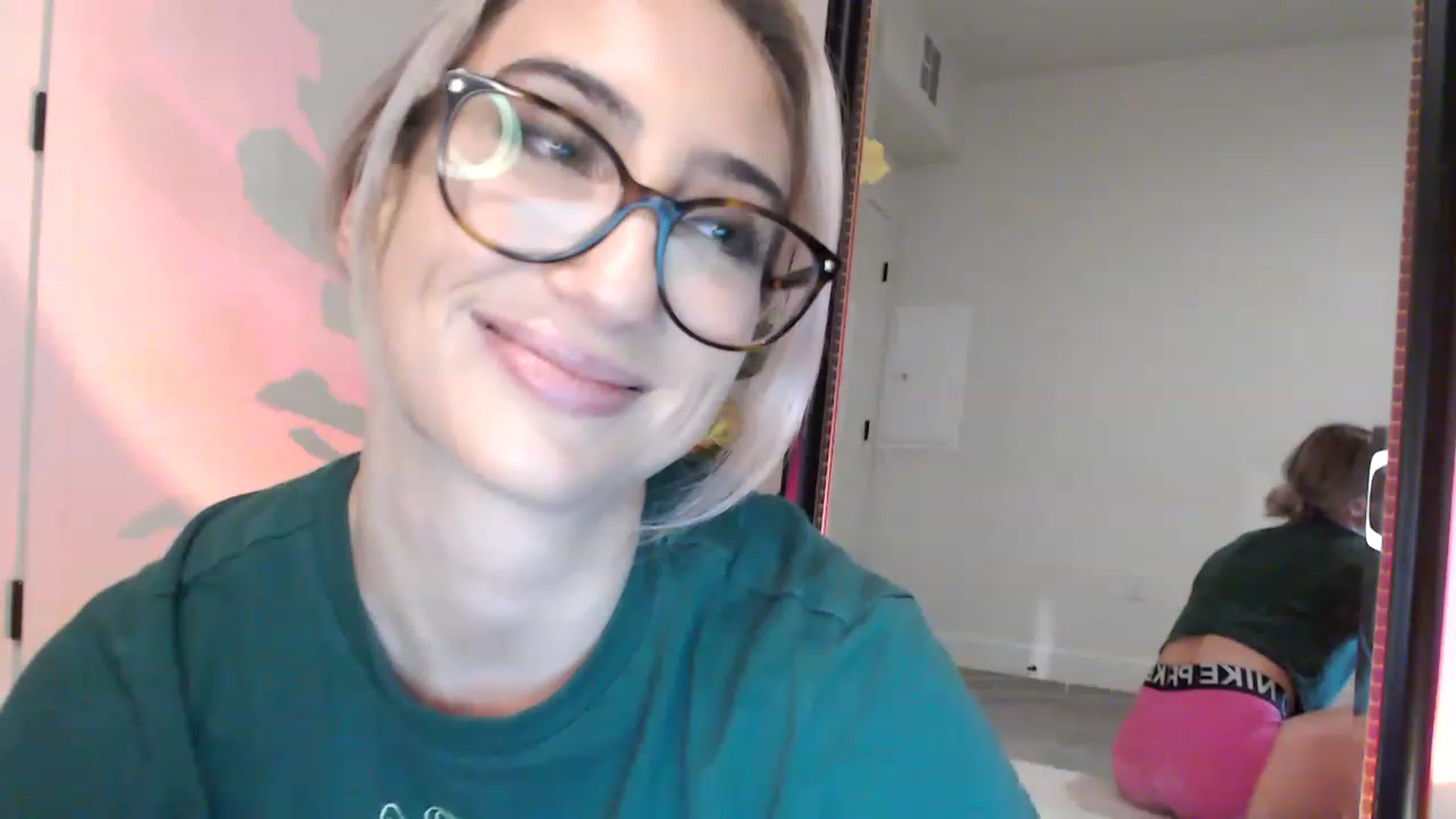 Gallery image thumbnail from xoxMikkixox's myfreecams stream on, 03/16/2023, 03:35 image 1 of 20