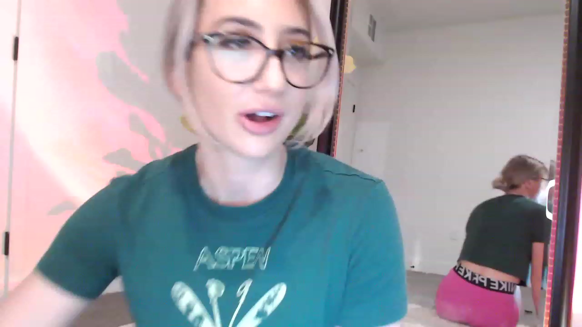 Gallery image thumbnail from xoxMikkixox's myfreecams stream on, 03/16/2023, 03:35 image 6 of 20