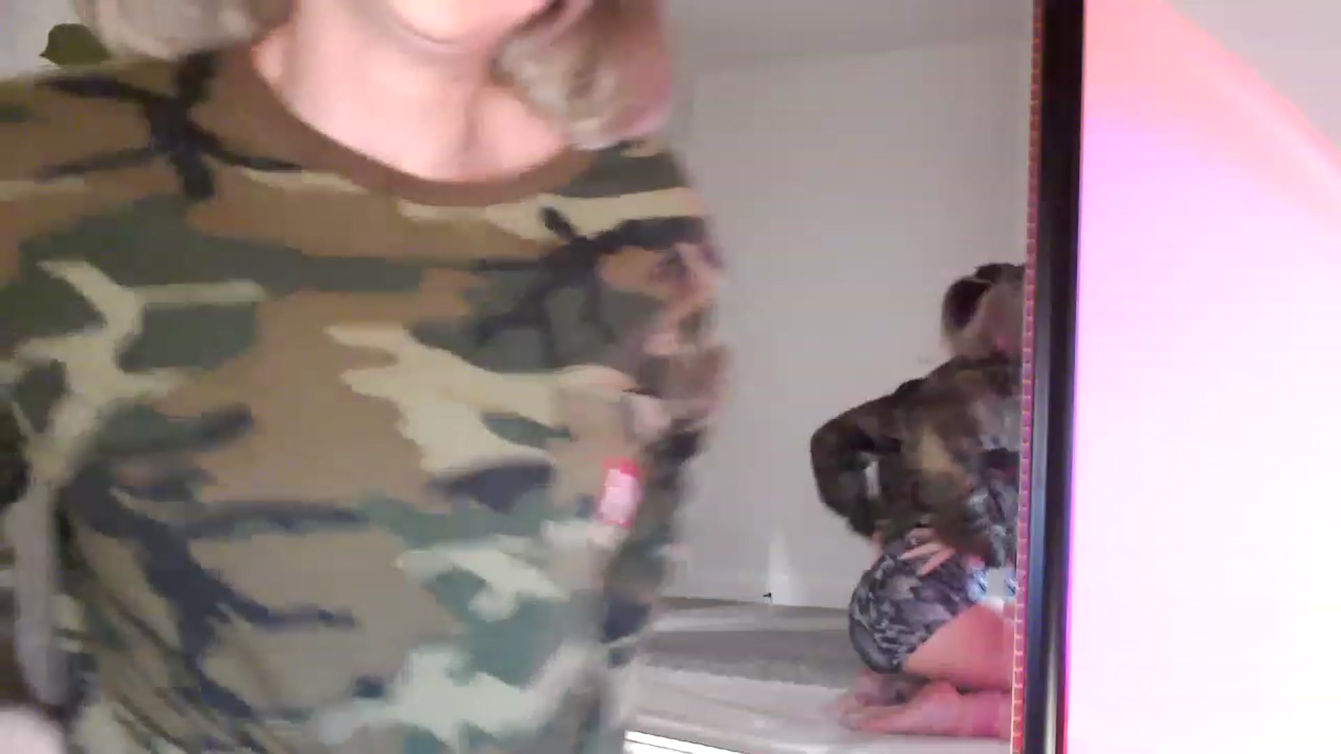 Gallery image thumbnail from xoxMikkixox's myfreecams stream on, 03/23/2023, 03:35 image 6 of 20