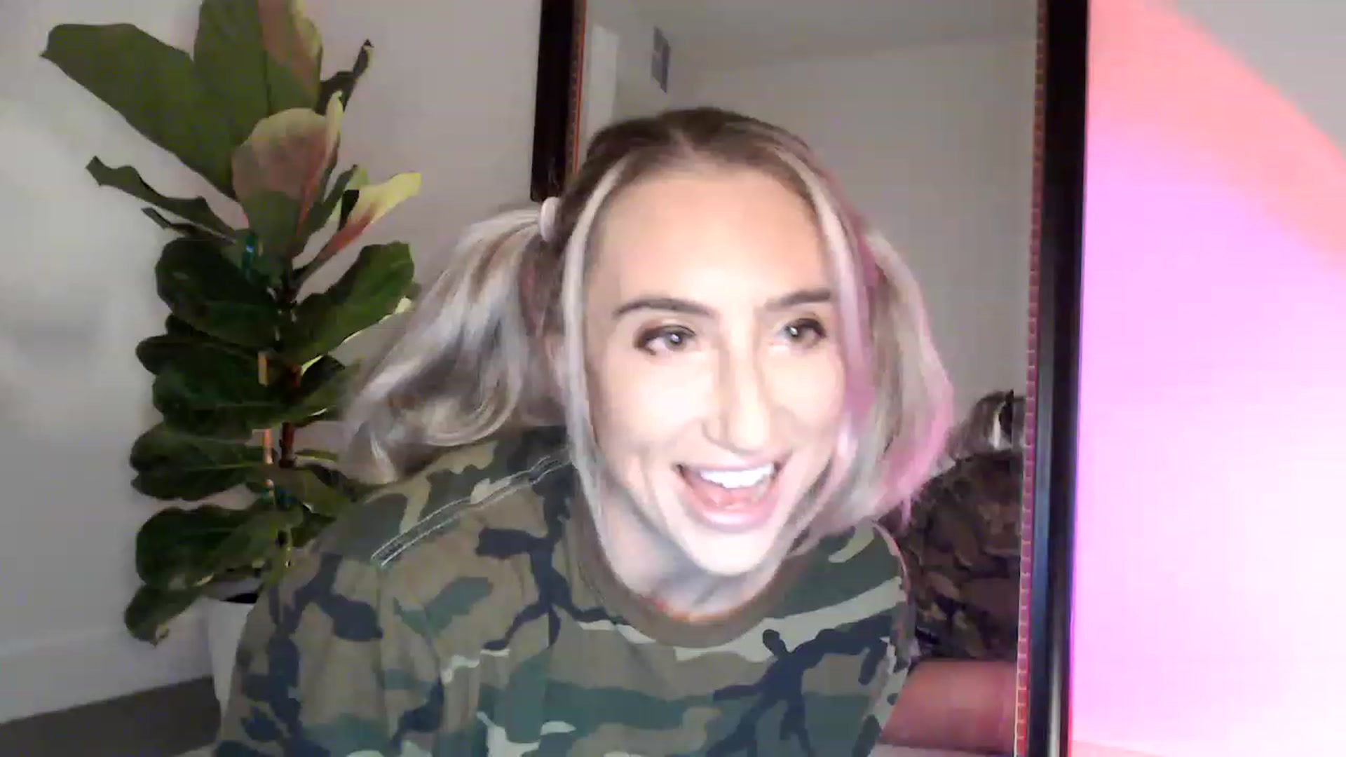 Gallery image thumbnail from xoxMikkixox's myfreecams stream on, 03/23/2023, 03:35 image 5 of 20