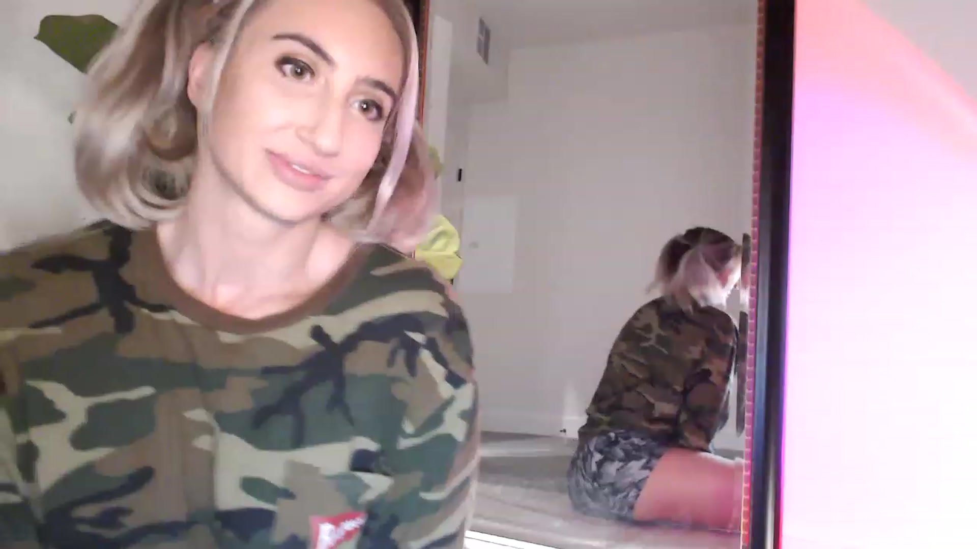 Gallery image thumbnail from xoxMikkixox's myfreecams stream on, 03/23/2023, 03:35 image 9 of 20