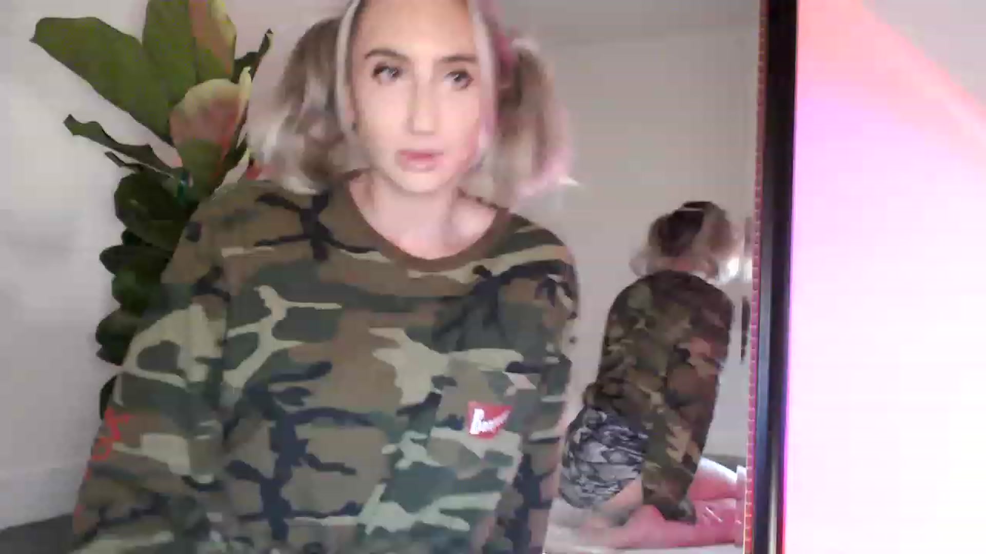 Gallery image thumbnail from xoxMikkixox's myfreecams stream on, 03/23/2023, 03:35 image 3 of 20