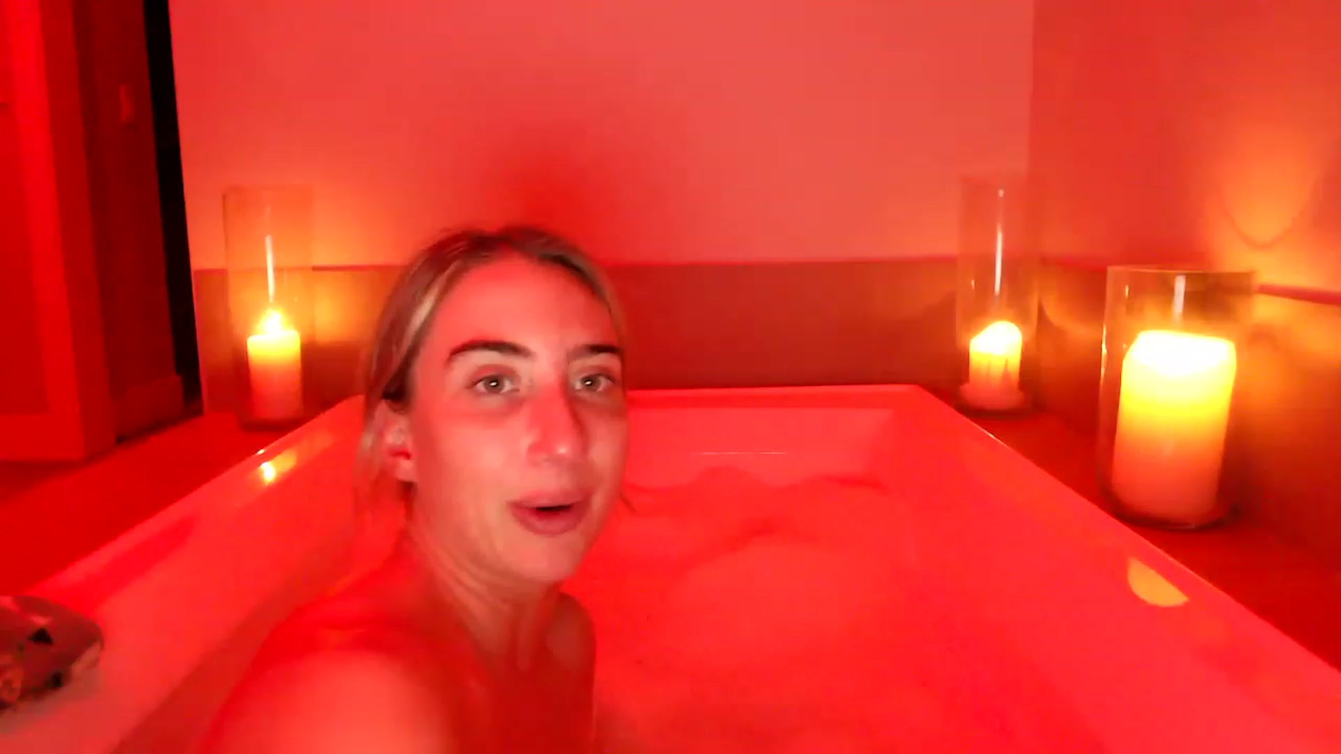 Gallery image thumbnail from xoxMikkixox's myfreecams stream on, 03/30/2023, 05:02 image 16 of 20