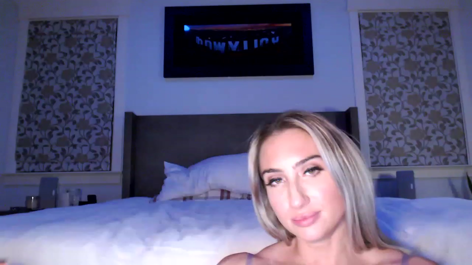 Gallery image thumbnail from xoxMikkixox's myfreecams stream on, 04/01/2023, 04:18 image 7 of 20