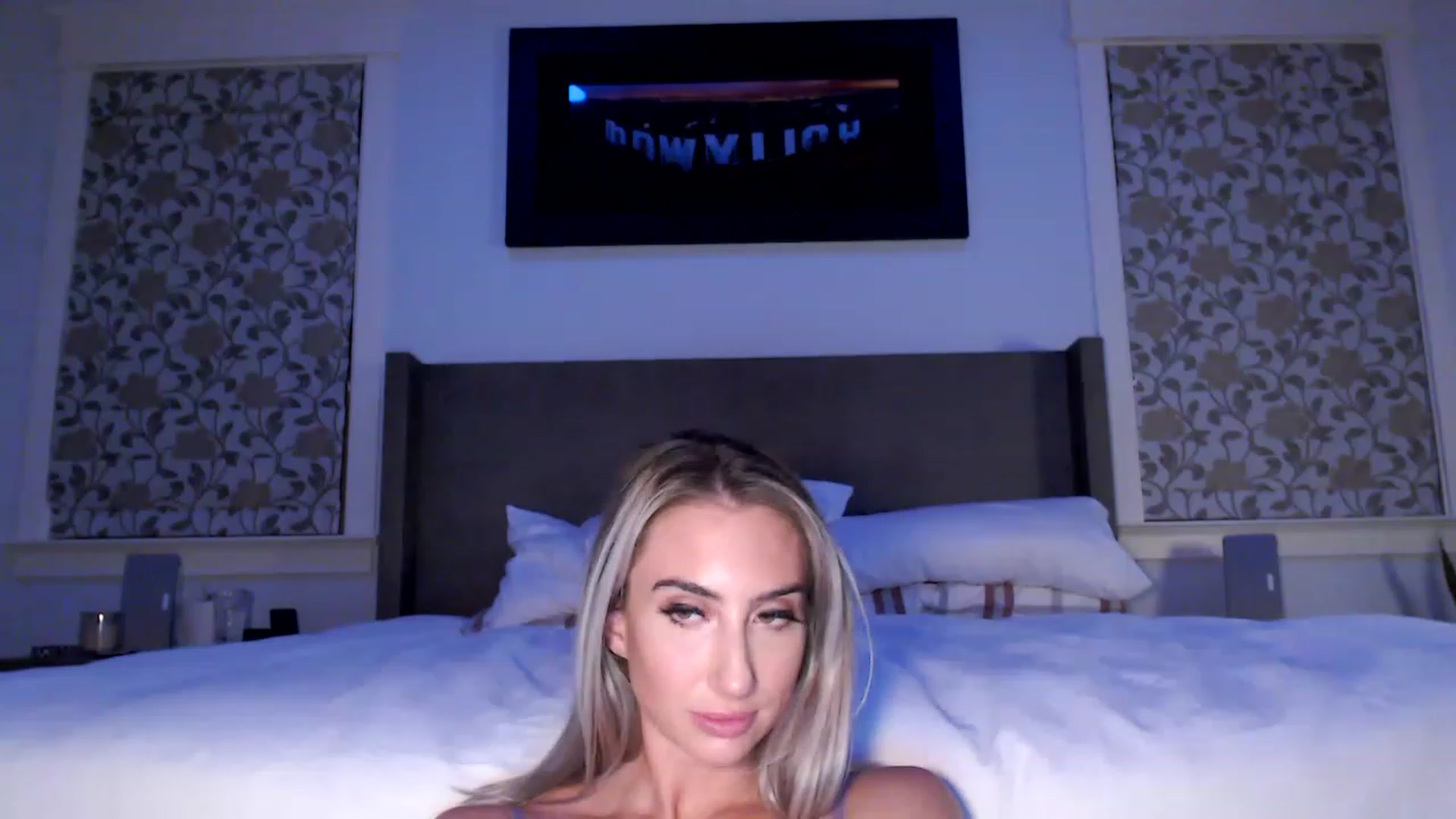 Gallery image thumbnail from xoxMikkixox's myfreecams stream on, 04/01/2023, 04:18 image 11 of 20