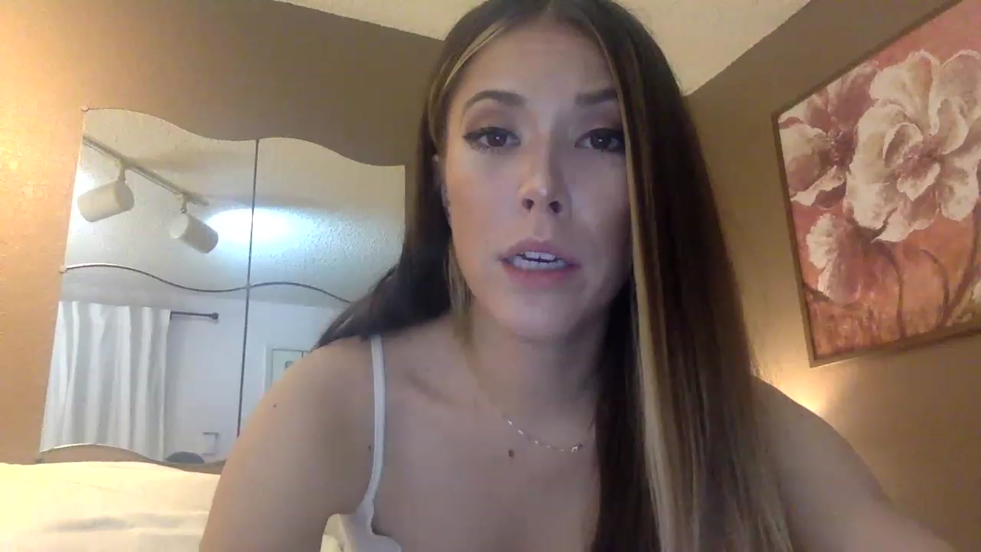 Gallery image thumbnail from xoxo__liz's myfreecams stream on, 01/09/2023, 08:06 image 17 of 20