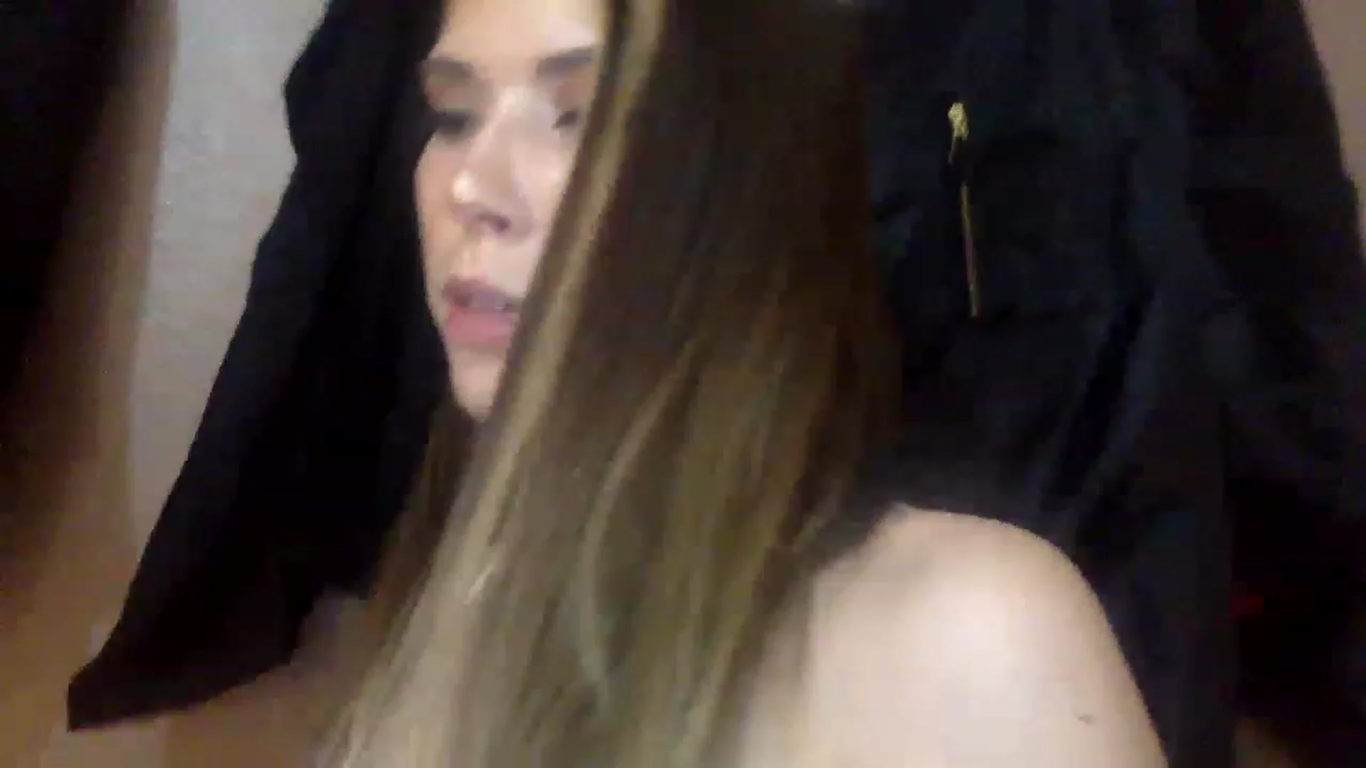 Gallery image thumbnail from xoxo__liz's myfreecams stream on, 01/09/2023, 08:06 image 12 of 20
