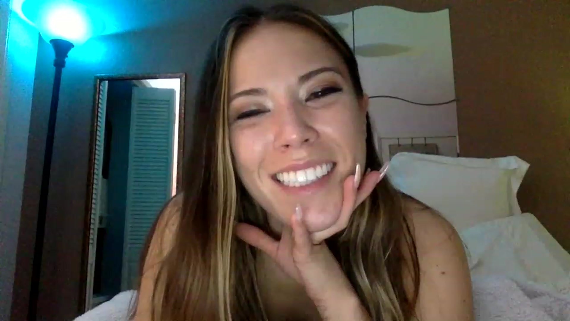Gallery image thumbnail from xoxo__liz's myfreecams stream on, 01/10/2023, 08:05 image 18 of 20