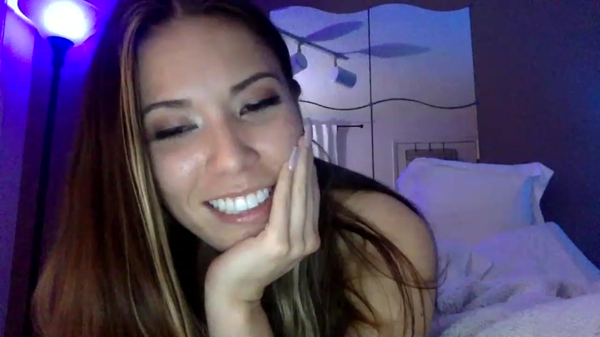 Gallery image thumbnail from xoxo__liz's myfreecams stream on, 01/10/2023, 08:05 image 7 of 20