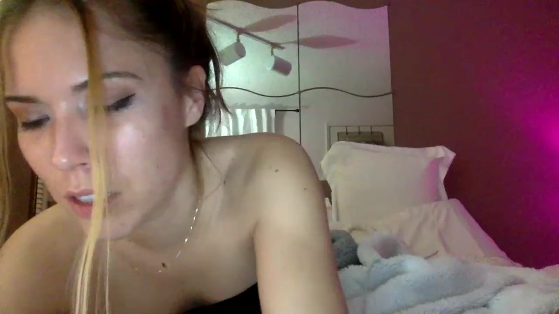 Gallery image thumbnail from xoxo__liz's myfreecams stream on, 01/10/2023, 10:35 image 13 of 20