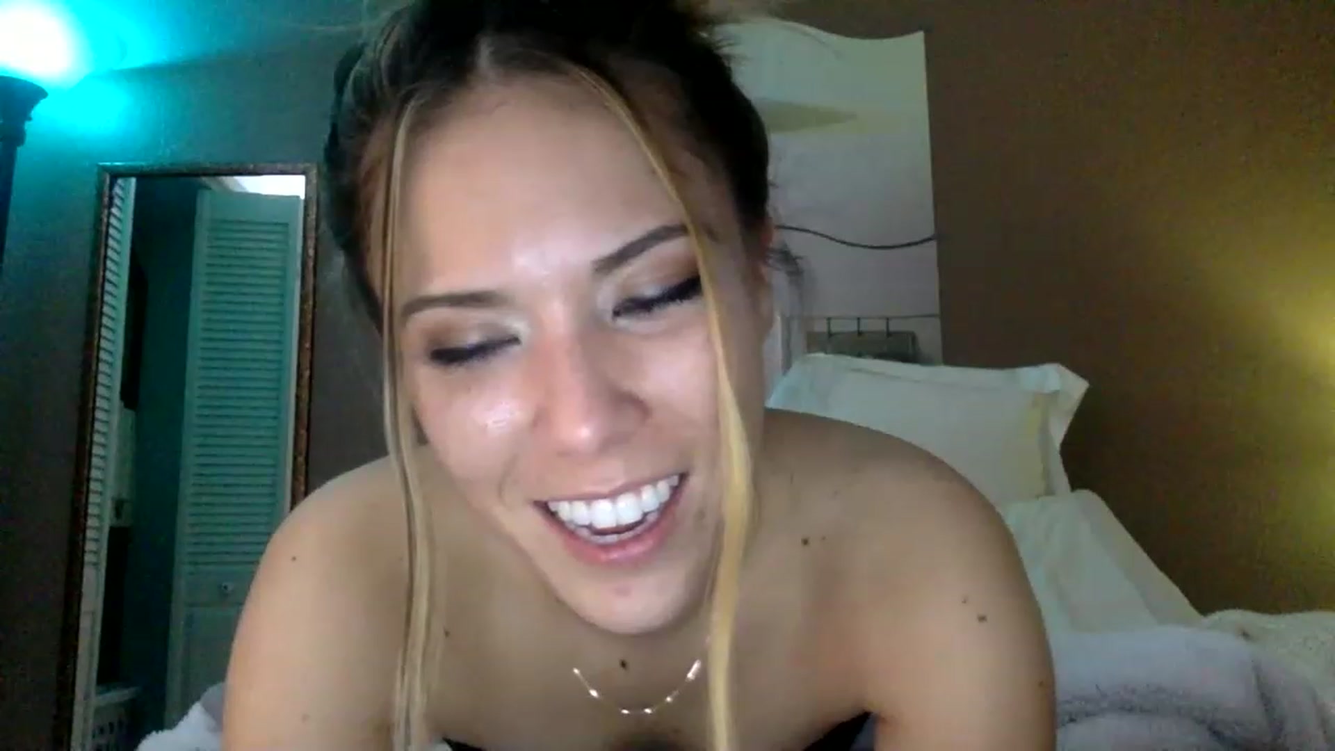 Gallery image thumbnail from xoxo__liz's myfreecams stream on, 01/10/2023, 10:35 image 11 of 20