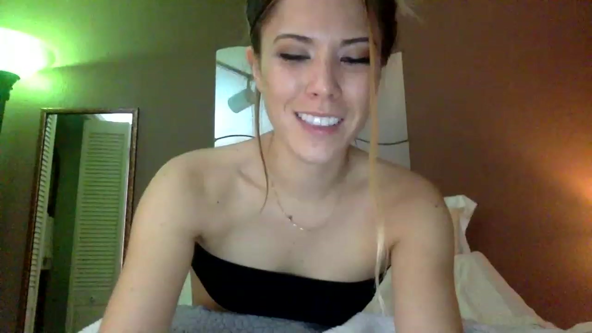 Gallery image thumbnail from xoxo__liz's myfreecams stream on, 01/10/2023, 10:35 image 20 of 20