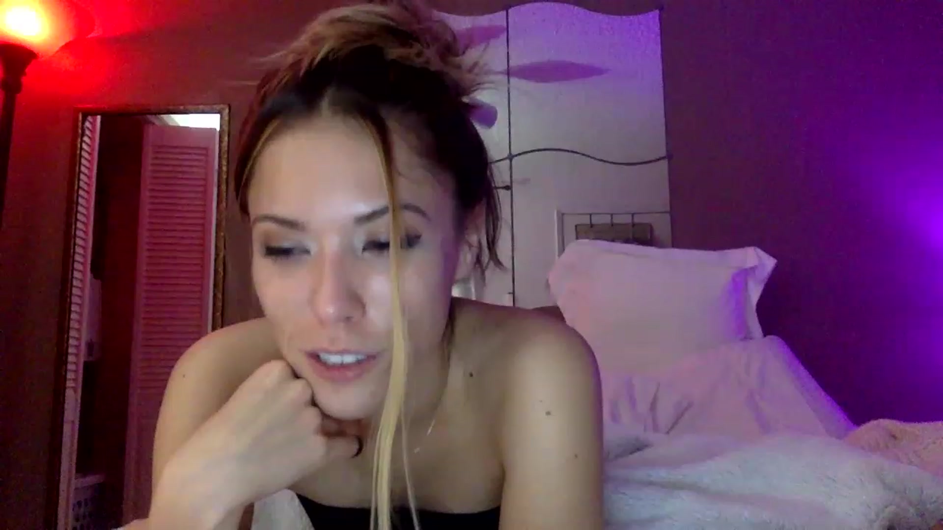 Gallery image thumbnail from xoxo__liz's myfreecams stream on, 01/10/2023, 10:35 image 6 of 20