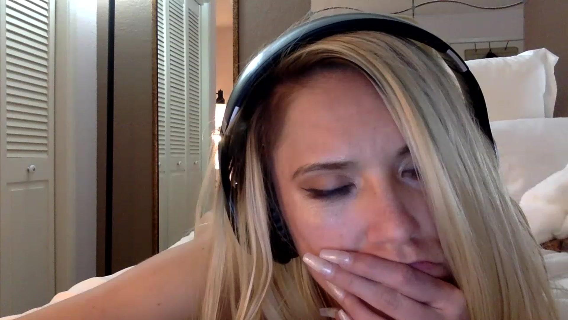 Gallery image thumbnail from xoxo__liz's myfreecams stream on, 03/26/2023, 12:24 image 20 of 20