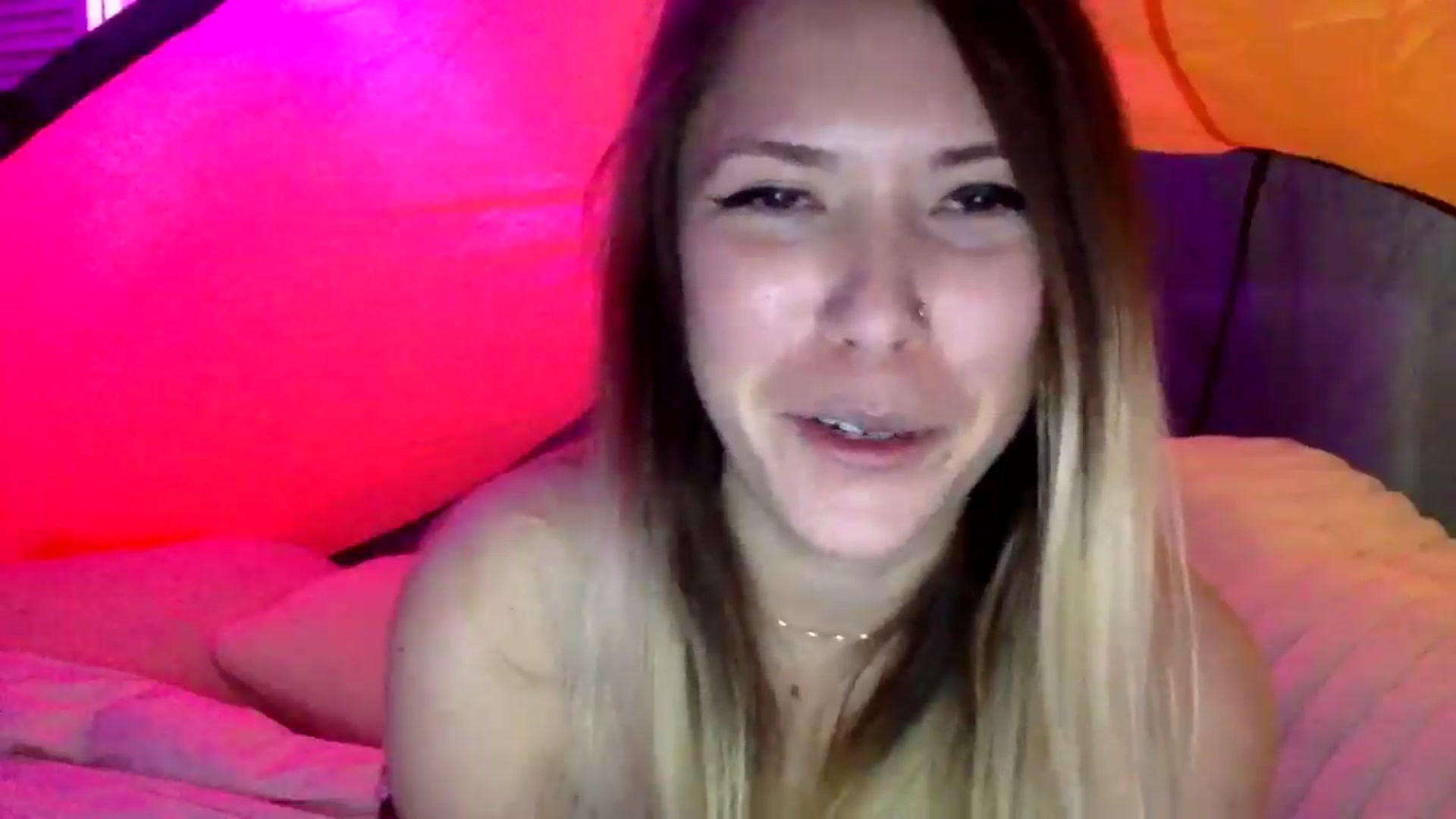 Gallery image thumbnail from xoxo__liz's myfreecams stream on, 01/01/2025, 14:51 image 15 of 20