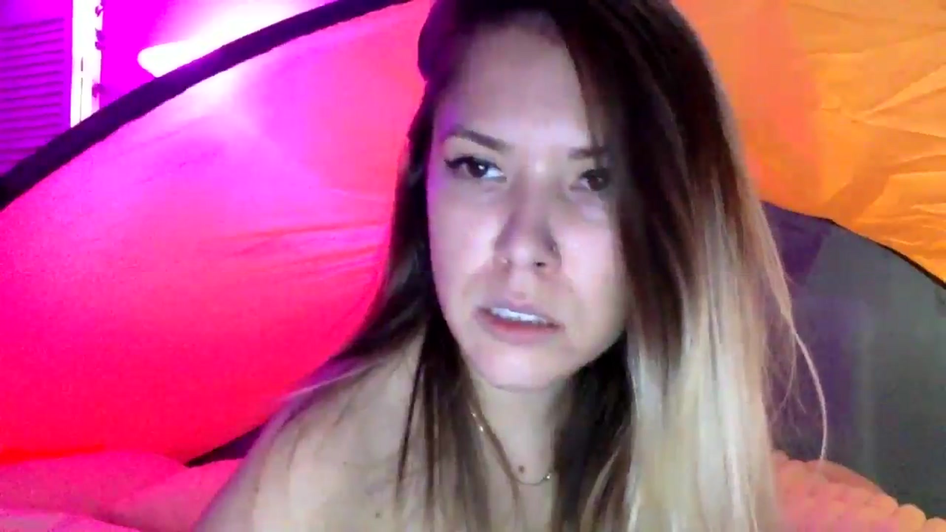 Gallery image thumbnail from xoxo__liz's myfreecams stream on, 01/01/2025, 14:51 image 7 of 20