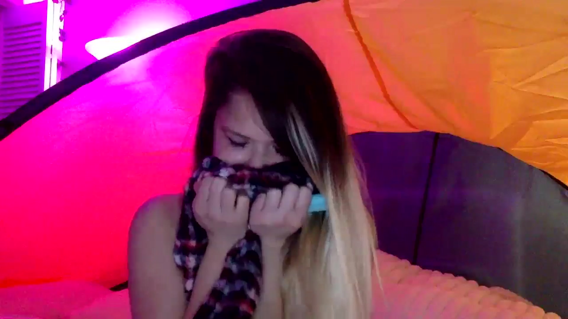 Gallery image thumbnail from xoxo__liz's myfreecams stream on, 01/01/2025, 14:51 image 9 of 20