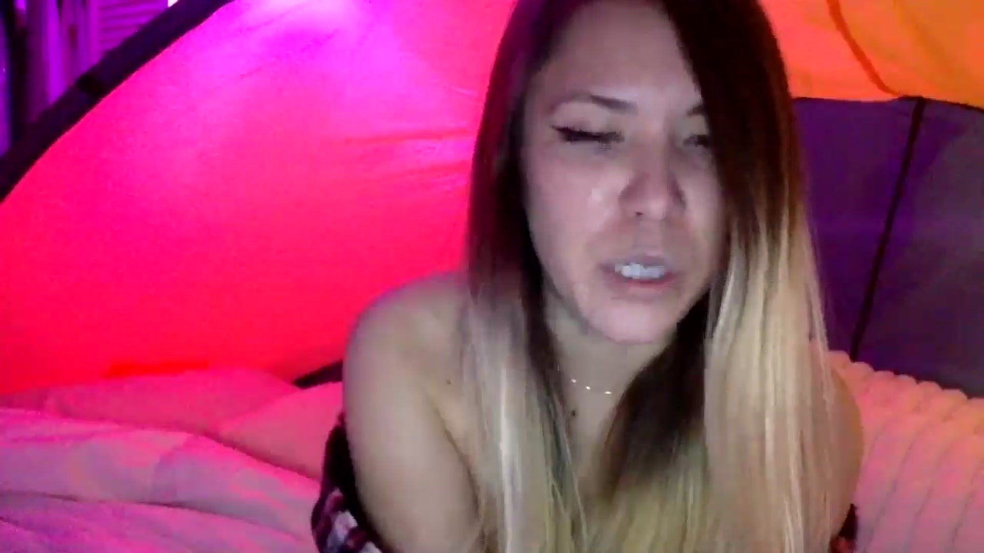 Gallery image thumbnail from xoxo__liz's myfreecams stream on, 01/01/2025, 14:51 image 11 of 20