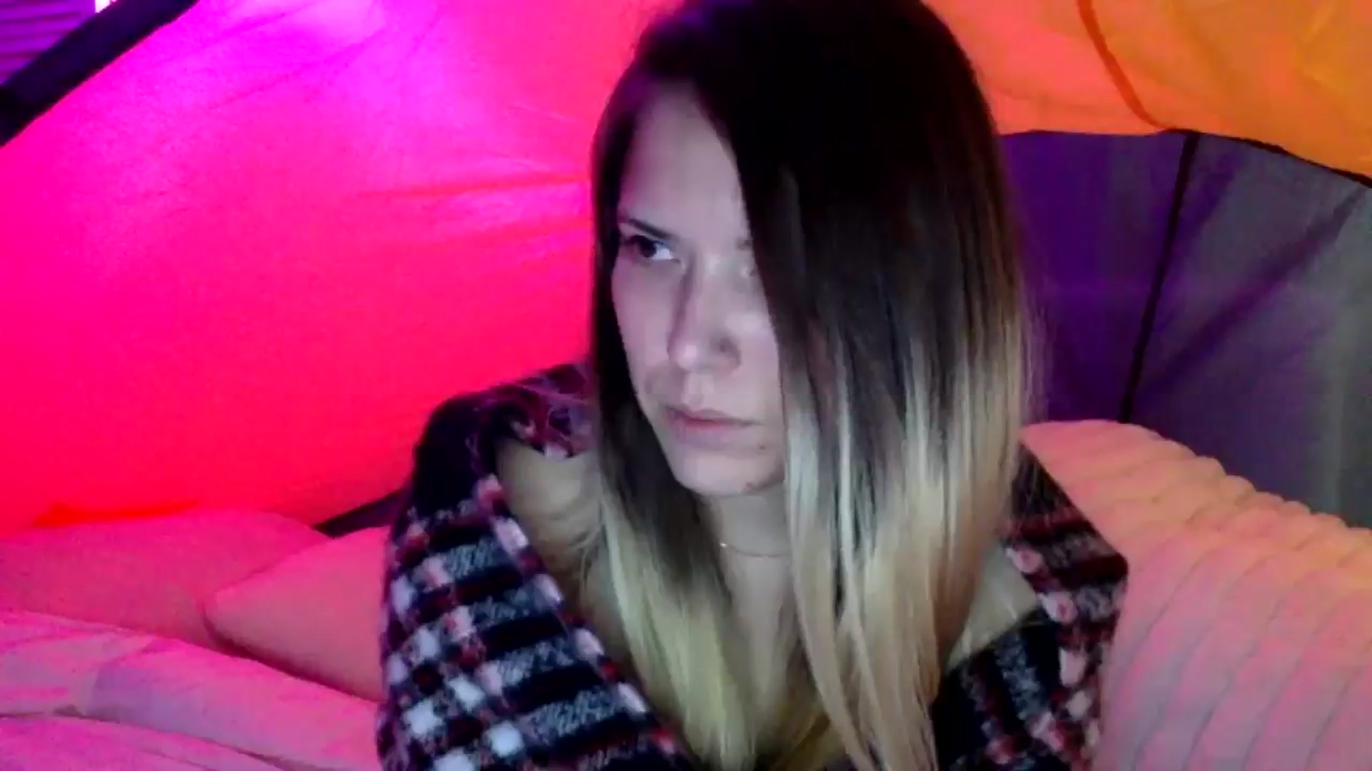 Gallery image thumbnail from xoxo__liz's myfreecams stream on, 01/01/2025, 14:51 image 14 of 20