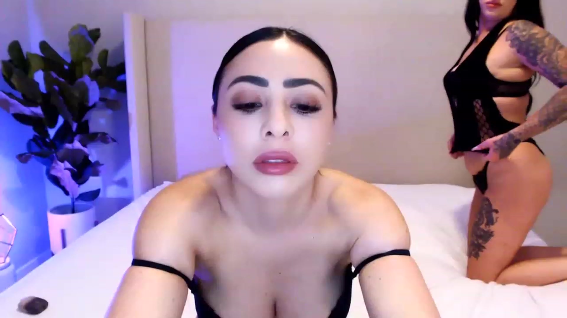 Gallery image thumbnail from xoxobnks's myfreecams stream on, 05/13/2023, 06:11 image 13 of 20