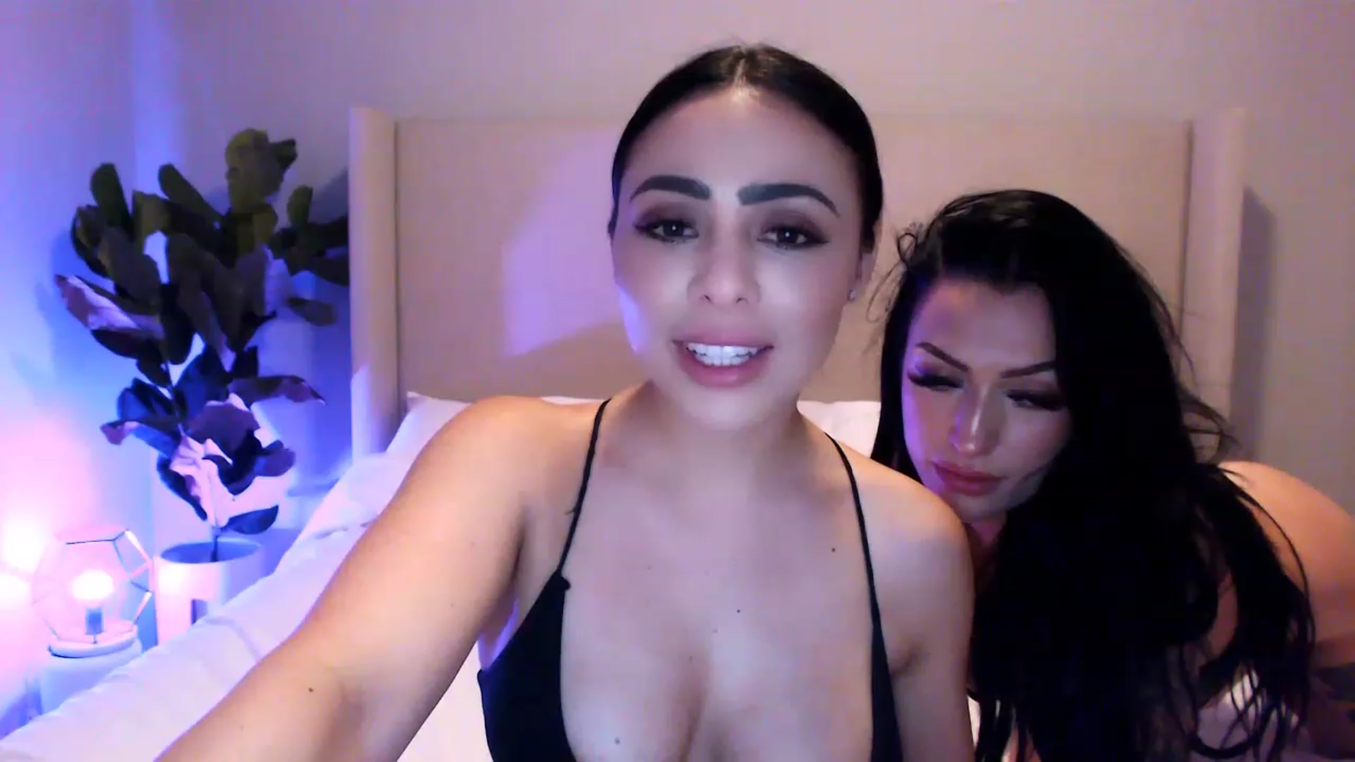 Gallery image thumbnail from xoxobnks's myfreecams stream on, 05/18/2023, 09:24 image 20 of 20