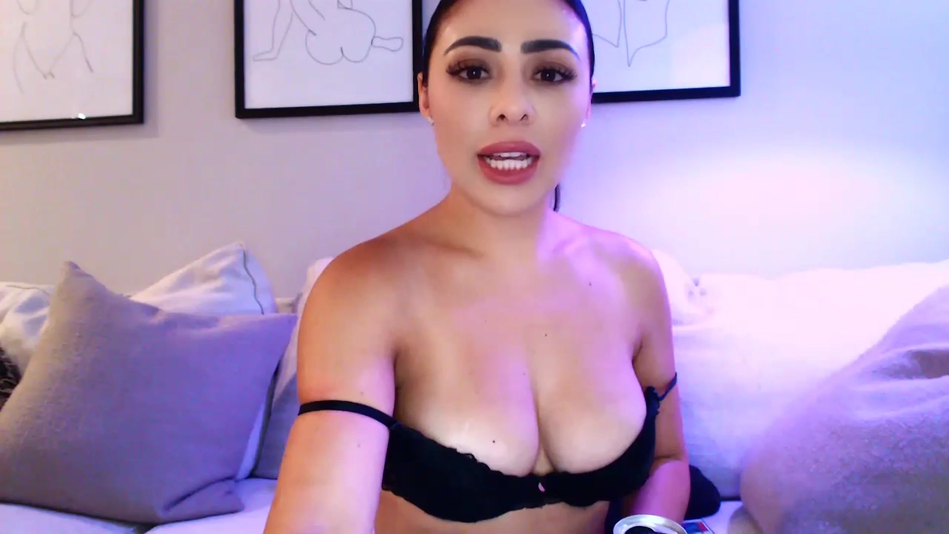 Gallery image thumbnail from xoxobnks's myfreecams stream on, 07/12/2023, 01:12 image 6 of 20