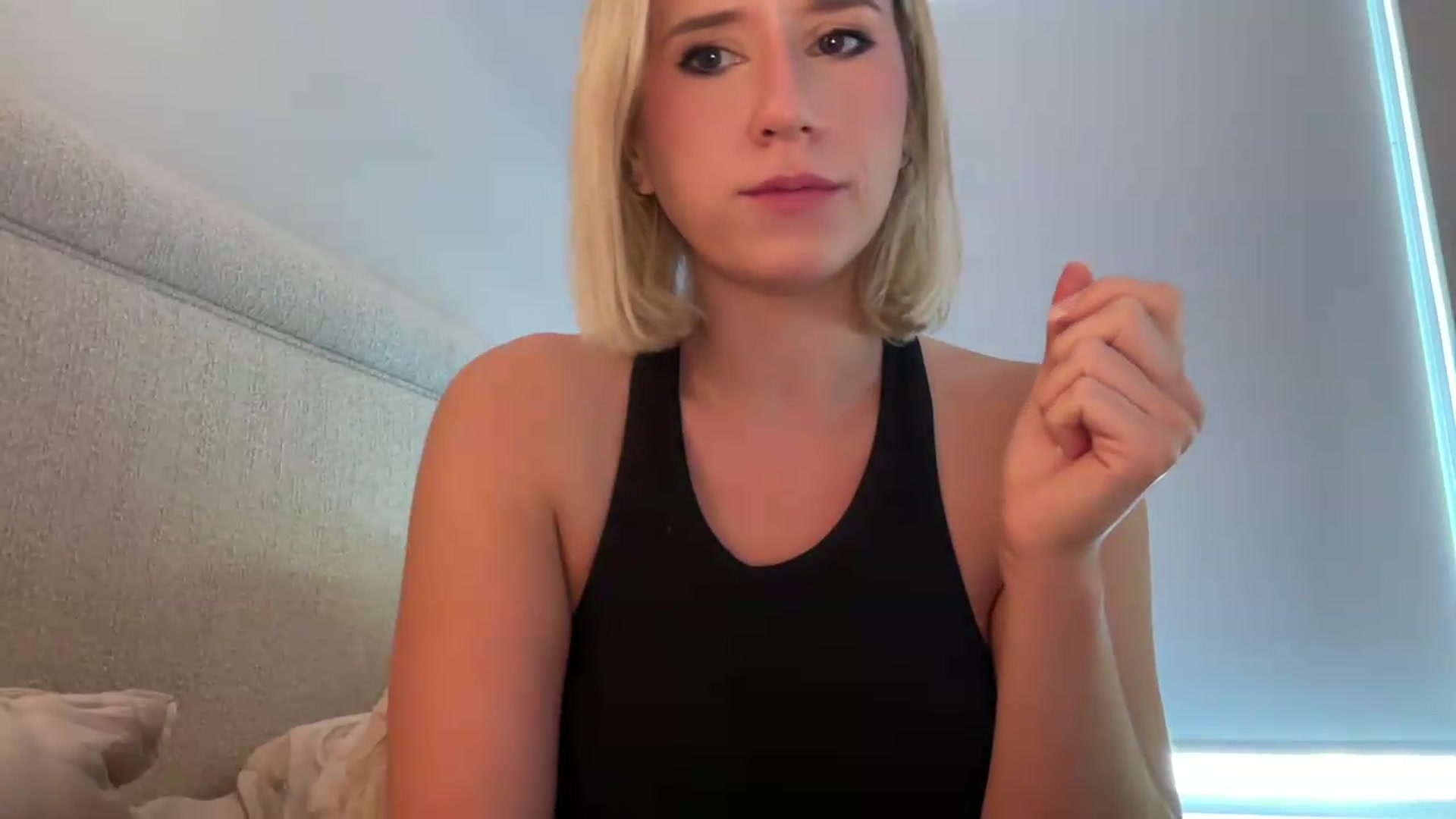 Gallery image thumbnail from xoxoxjenn's myfreecams stream on, 08/11/2026, 17:48 image 4 of 20