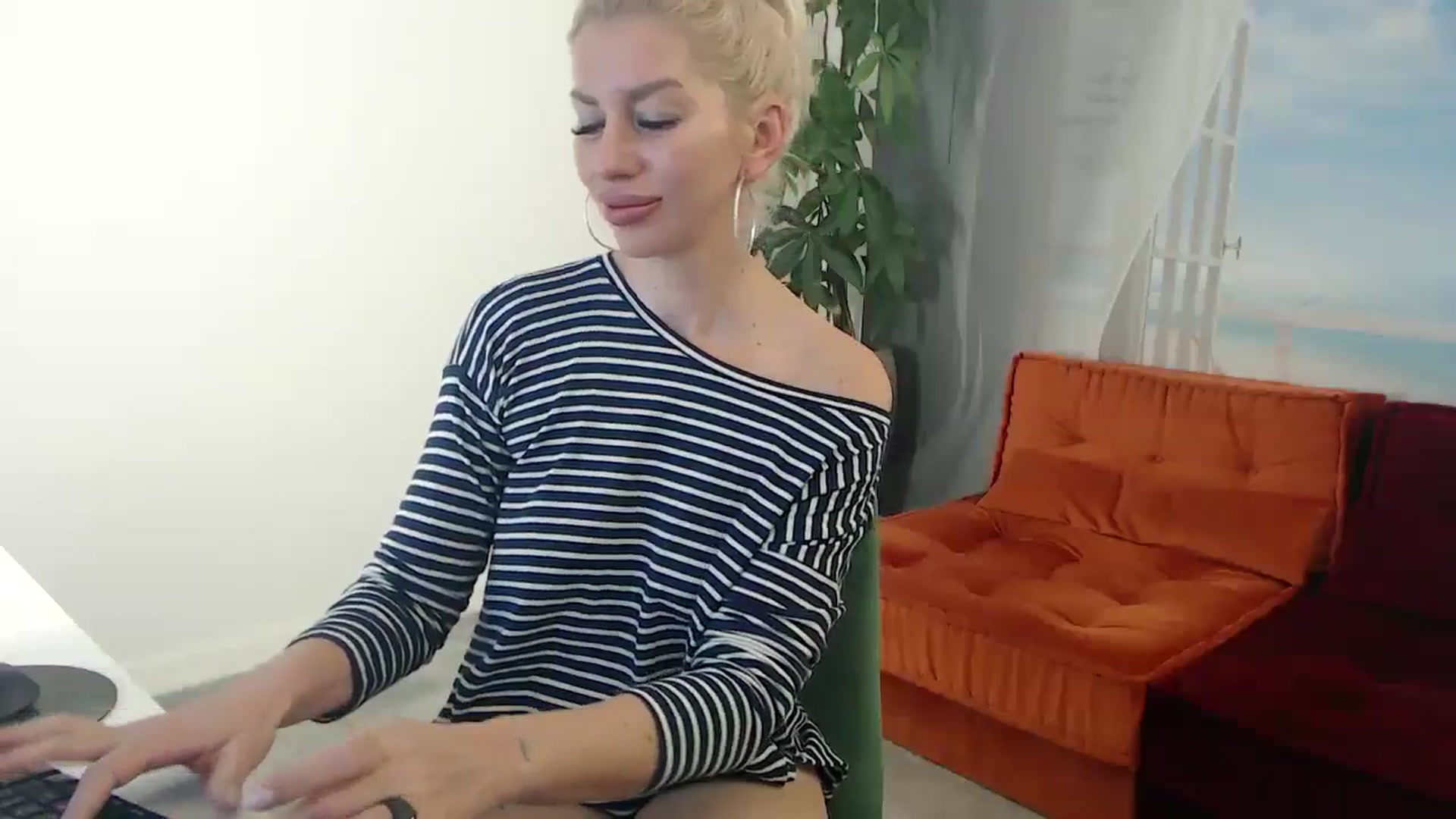 Gallery image thumbnail from xxBellaHotxxx's myfreecams stream on, 12/08/2024, 06:04 image 6 of 20