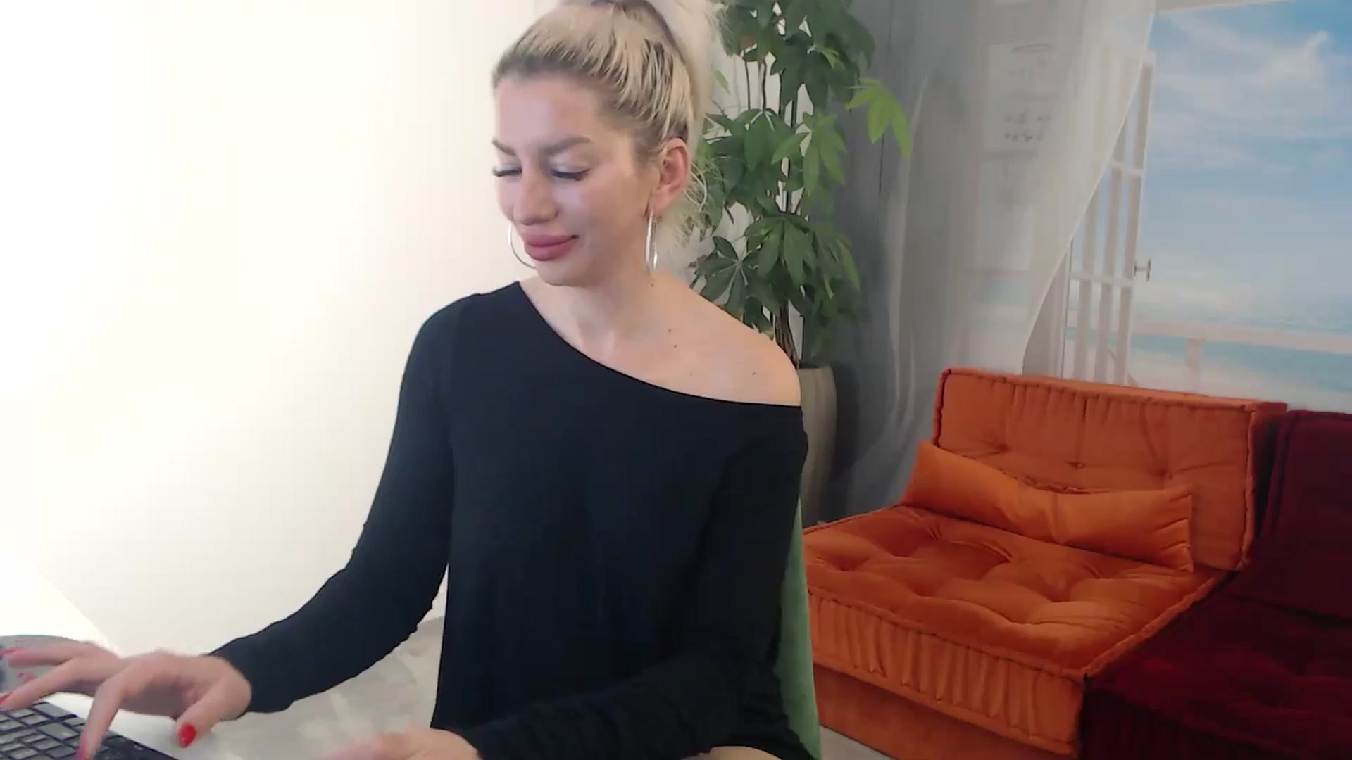 Gallery image thumbnail from xxBellaHotxxx's myfreecams stream on, 01/10/2025, 06:12 image 12 of 20