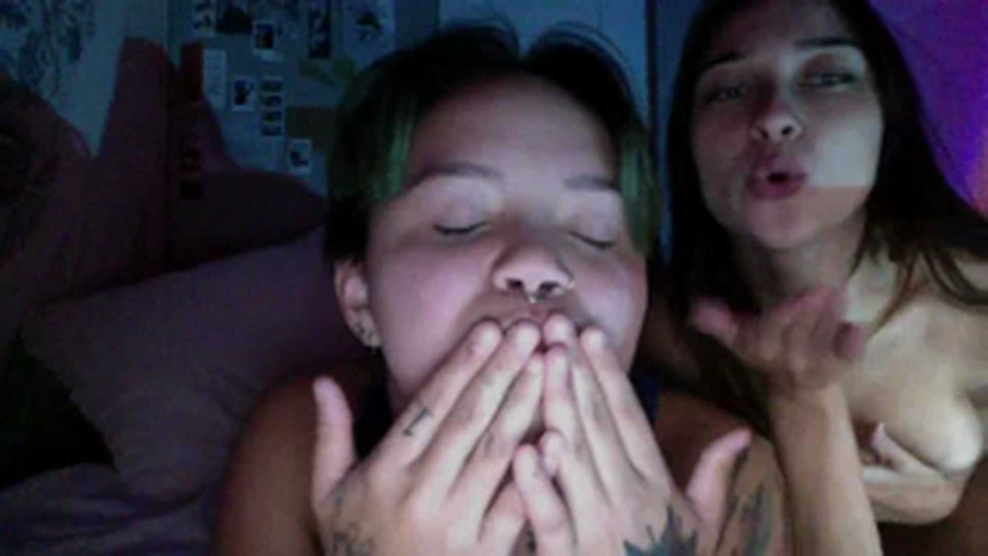 Gallery image thumbnail from xxRosesxx's myfreecams stream on, 08/17/2023, 06:33 image 9 of 20