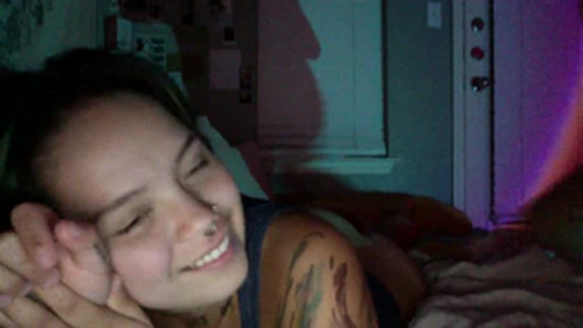 Gallery image thumbnail from xxRosesxx's myfreecams stream on, 08/17/2023, 06:33 image 10 of 20