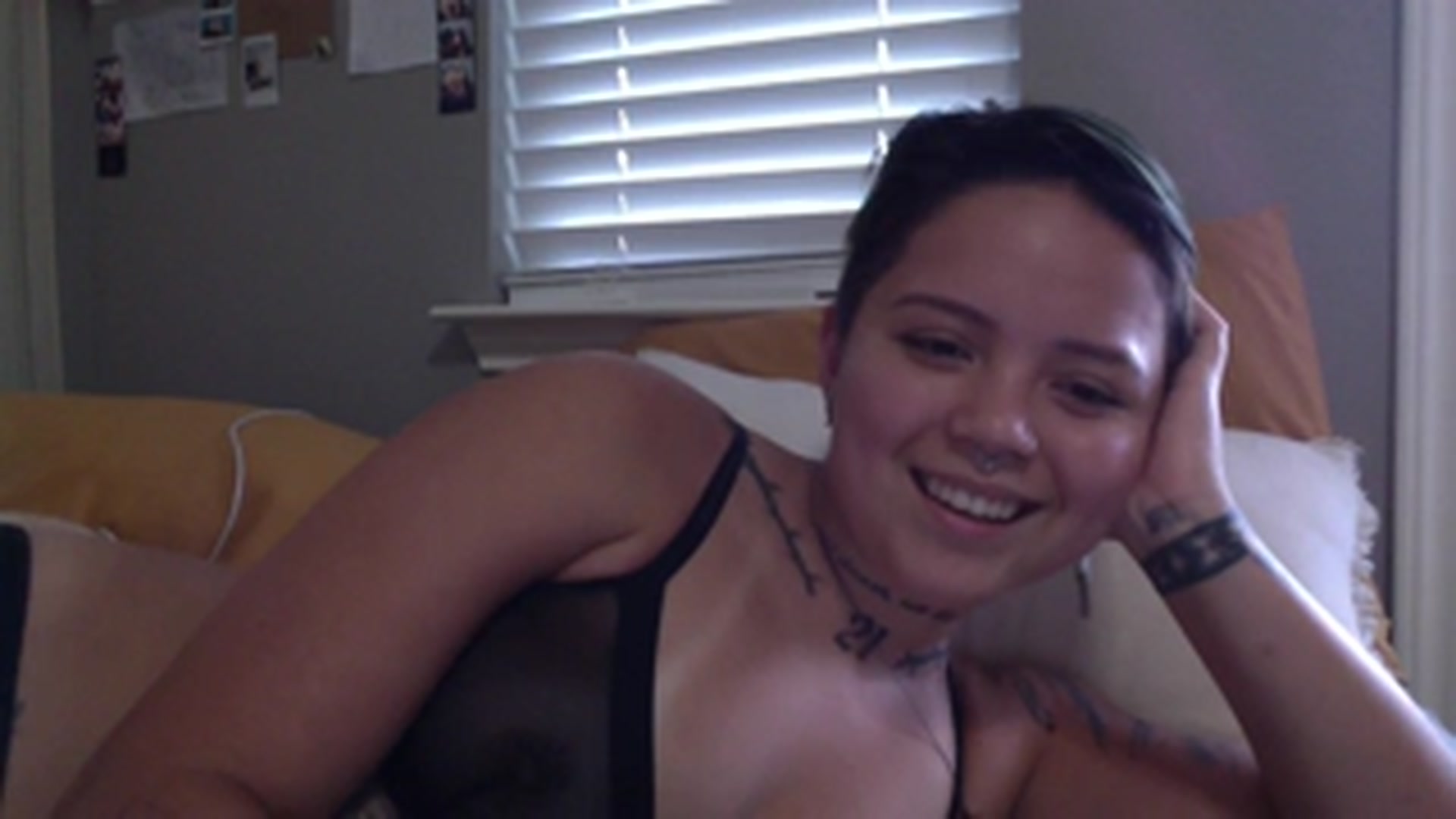 Gallery image thumbnail from xxRosesxx's myfreecams stream on, 08/20/2023, 21:36 image 19 of 20