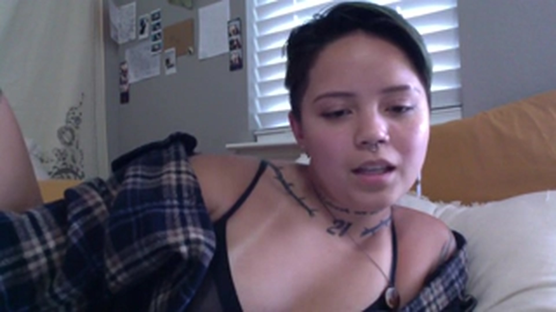 Gallery image thumbnail from xxRosesxx's myfreecams stream on, 08/20/2023, 21:36 image 14 of 20