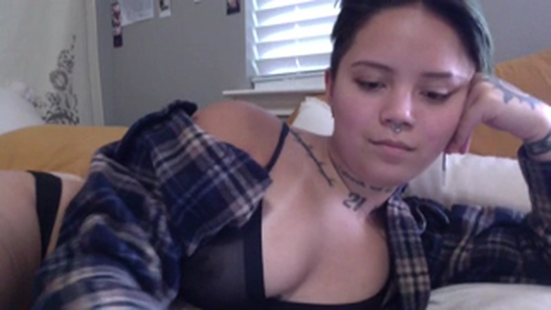 Gallery image thumbnail from xxRosesxx's myfreecams stream on, 08/20/2023, 21:36 image 3 of 20