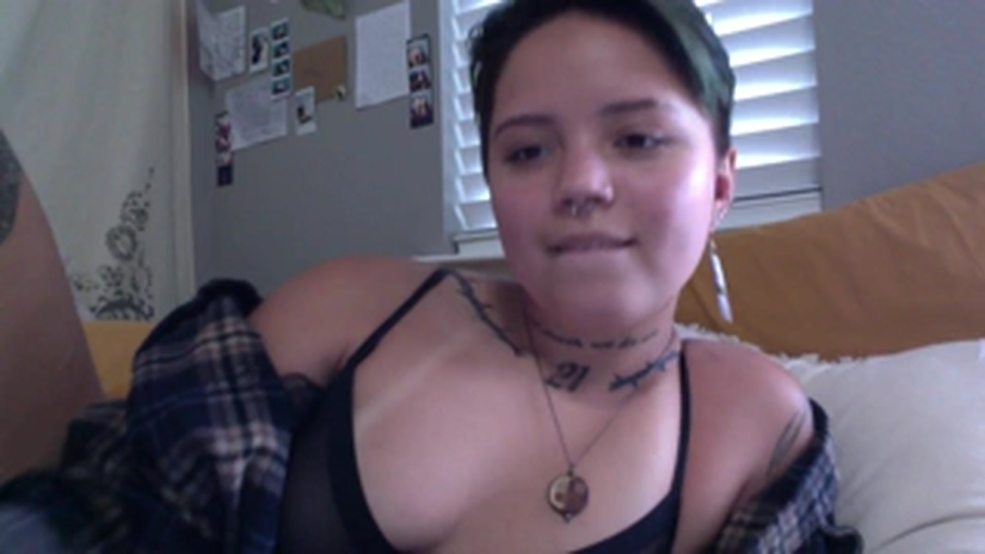 Gallery image thumbnail from xxRosesxx's myfreecams stream on, 08/20/2023, 21:36 image 12 of 20