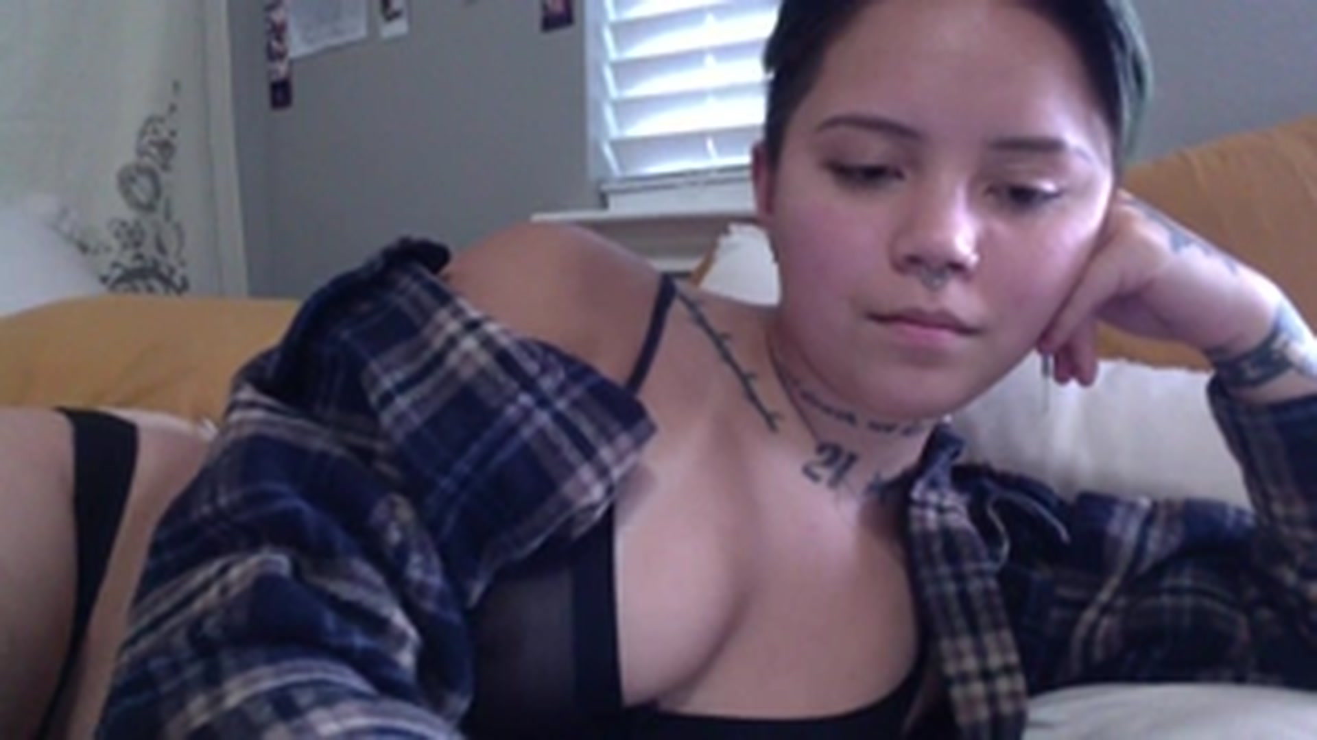 Gallery image thumbnail from xxRosesxx's myfreecams stream on, 08/20/2023, 21:36 image 4 of 20