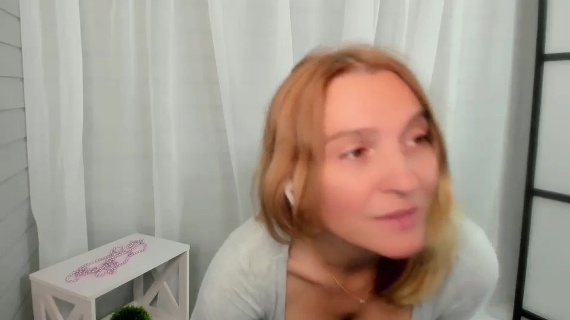 Gallery image thumbnail from xx_code's myfreecams stream on, 09/28/2024, 19:49 image 20 of 20