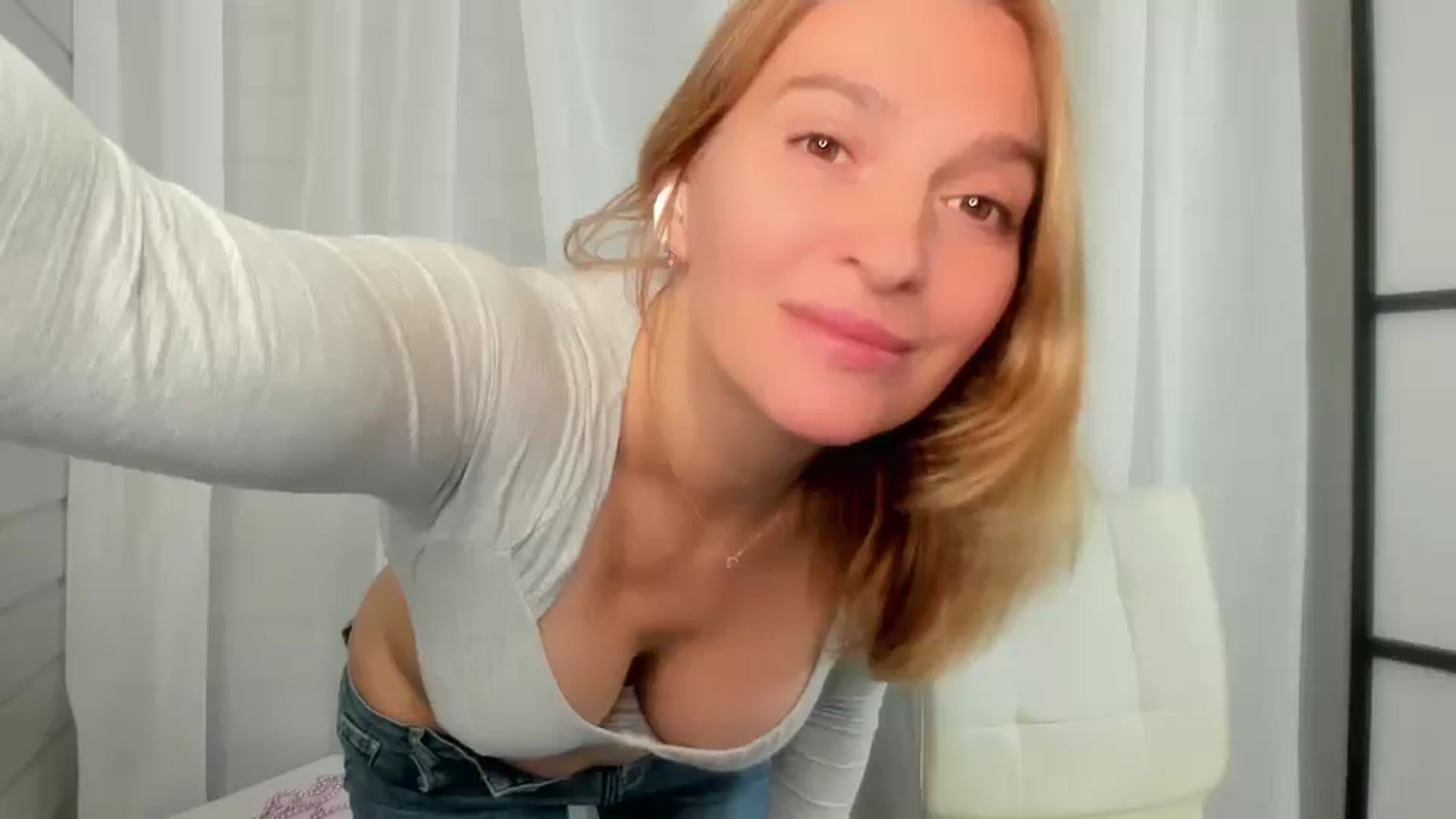 Gallery image thumbnail from xx_code's myfreecams stream on, 09/28/2024, 19:49 image 4 of 20