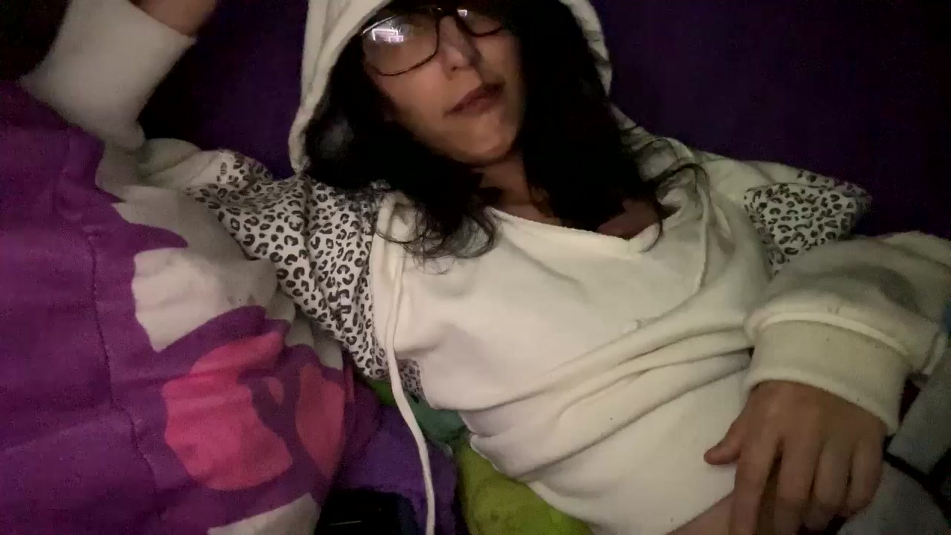 Gallery image thumbnail from xxunkocn's myfreecams stream on, 11/15/2024, 08:31 image 10 of 20
